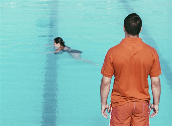Piscines intérieures : Les risques de l’exposition aux sous-produits de désinfection