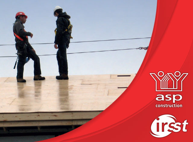 Le système de corde d'assurance horizontale (SCAH) sur une charpente domiciliaire en construction