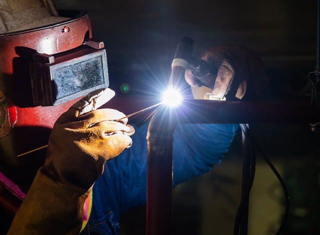 Le soudage à l’arc électrique : les risques pour la santé des travailleurs